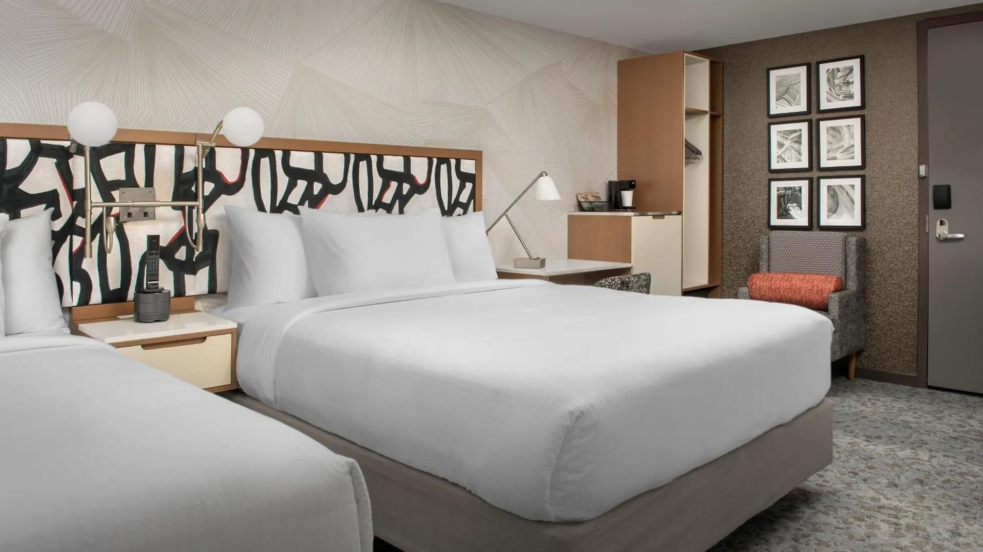 Springhill Suites By Marriott New York Queens 3*,